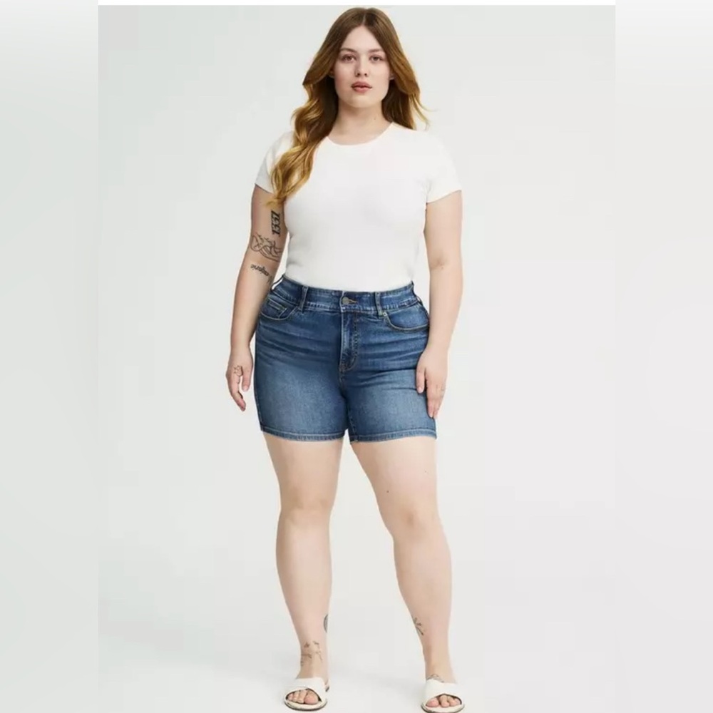 Torrid NWOT 5'' Bombshell High-Rise Short